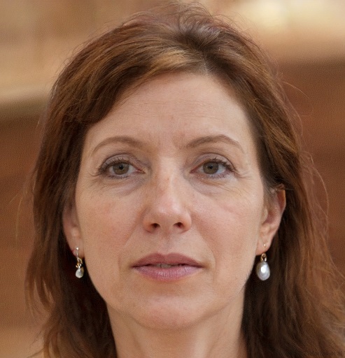 Elena Voss headshot
